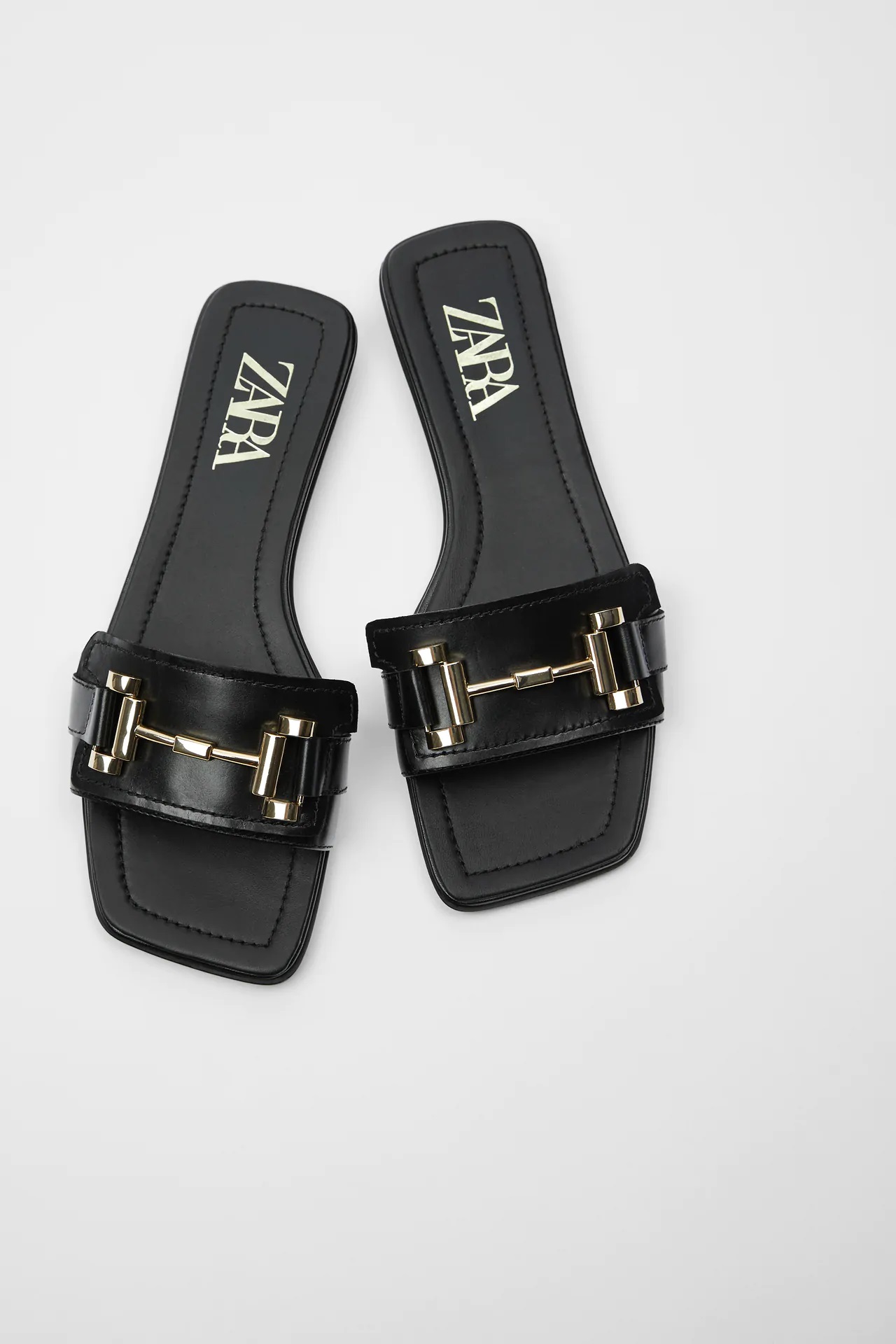 Estas son las sandalias planas de Zara más buscadas, de piel, cómodas y con estilo por 15,99 euros