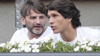 Pablo Castellano y Fernando Tejero como espectadores de un partido de tenis en mayo de 2014 / GTRES