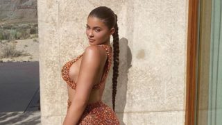 Kylie Jenner crea tendencia con un vestido con cristales curativos de cuarzo naranja