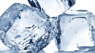 Tratamiento facial con hielo