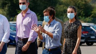Los Reyes y Fernando Alonso, en el museo del piloto en Llanera (Asturias) / Gtres