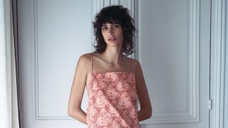 Llega la recta final de las rebajas en Zara, este es el mejor vestido de tirantes midi