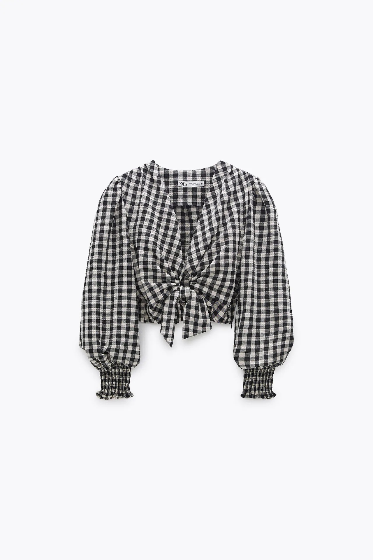 Zara: Amelia Bono se apunta a la moda cuadros esta blusa