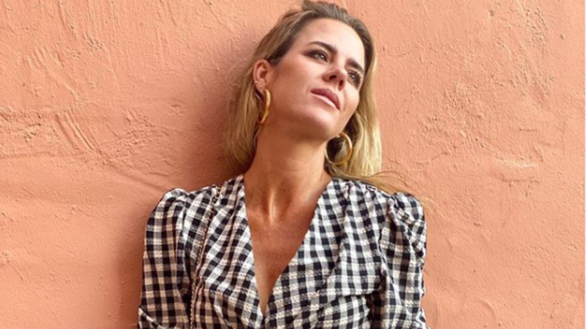 Zara: Amelia Bono se a la moda de los cuadros Vichy con esta blusa