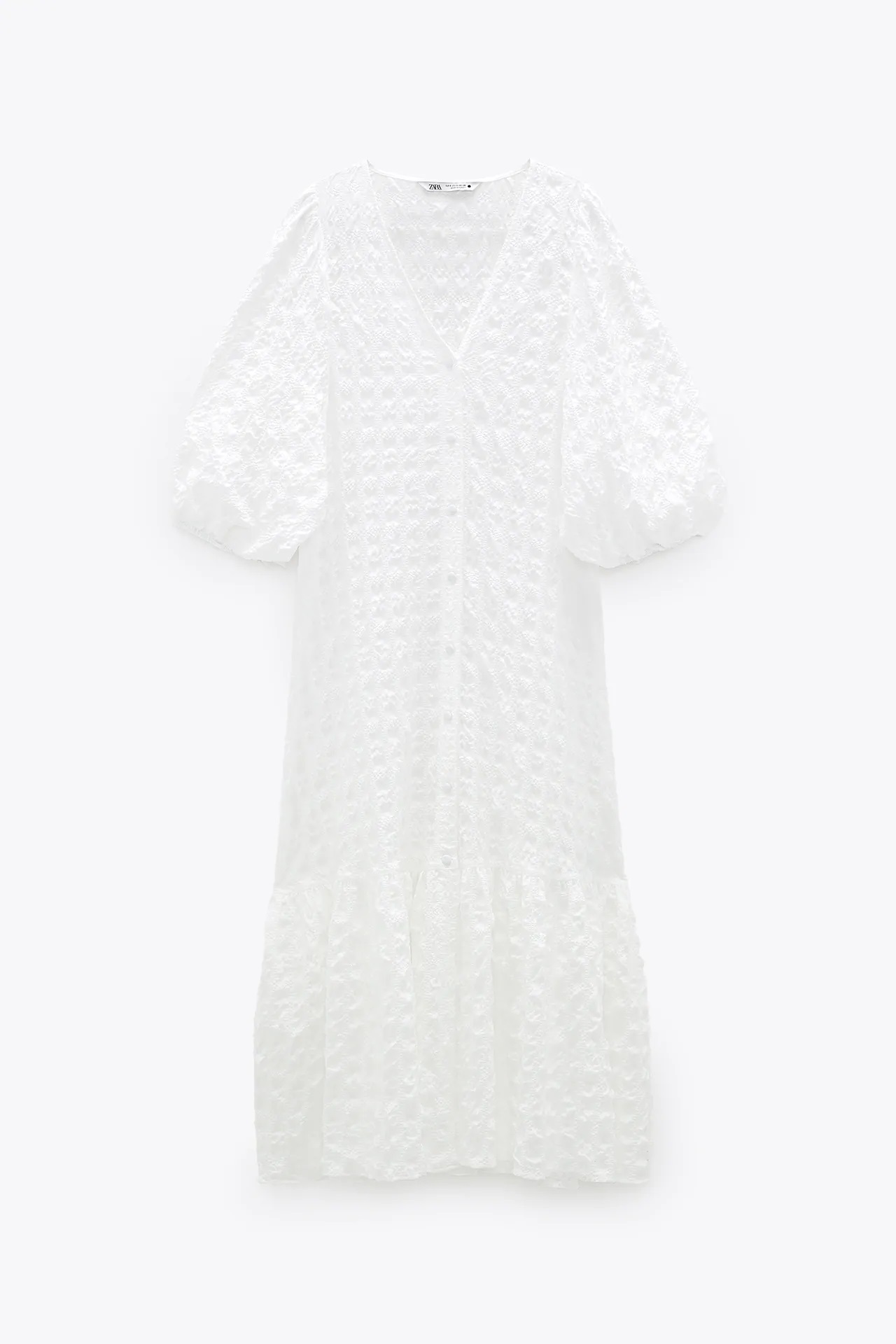 Este es el vestido blanco de Zara que todo el mundo quiere tener en su armario