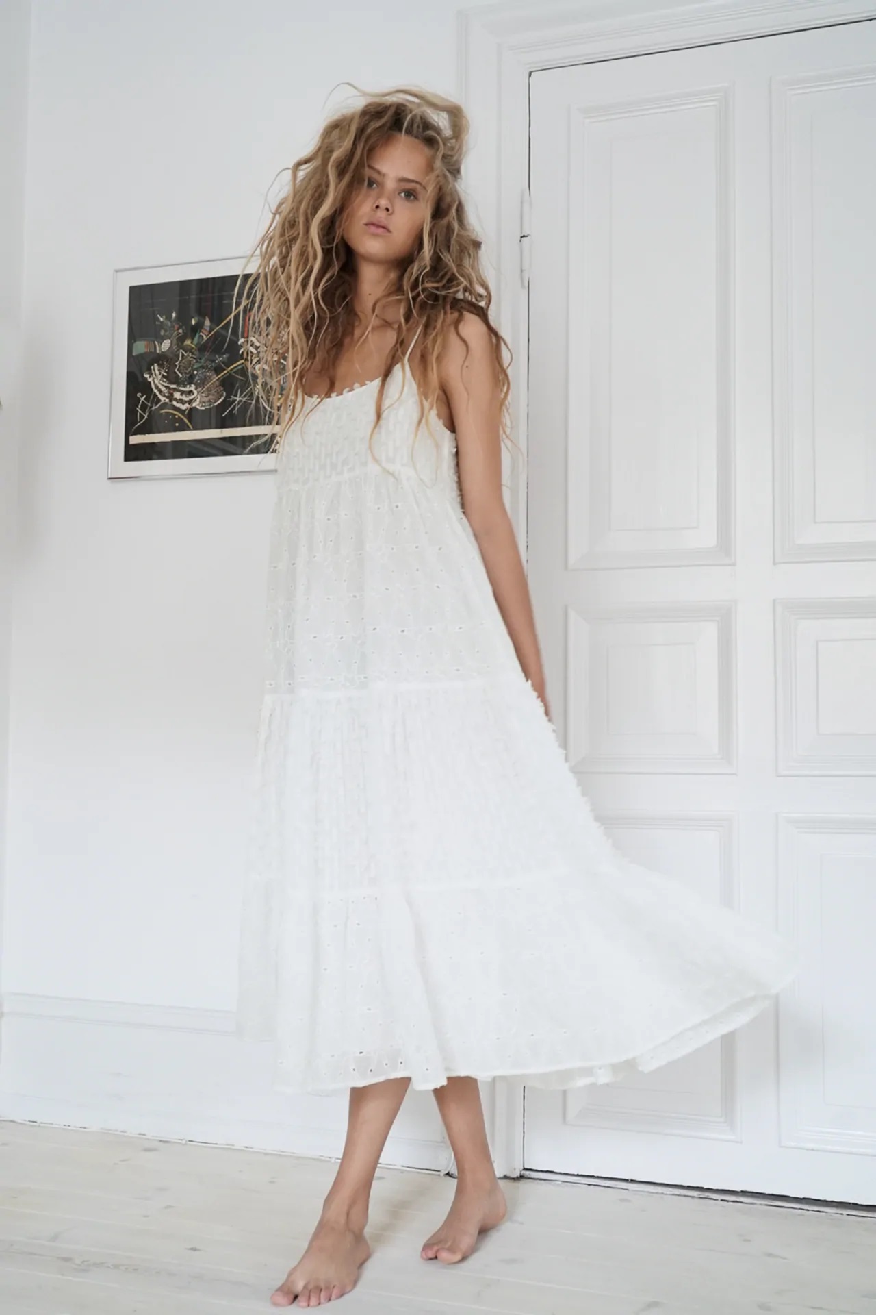 Amelia Bono apuesta de nuevo por un vestido blanco de Zara destinado a agotarse 