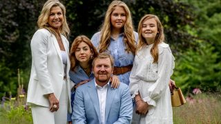 Los Reyes de Holanda y sus hijas en una imagen reciente / Gtres