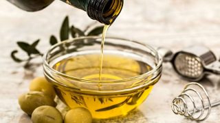 El aceite de oliva es muy beneficioso para la pie