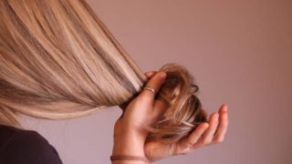 Cómo puede ayudarte el acondicionador de pelo sin aclarado
