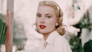 Estas son las camisas blancas de Zara que enamorarían a la princesa Grace Kelly