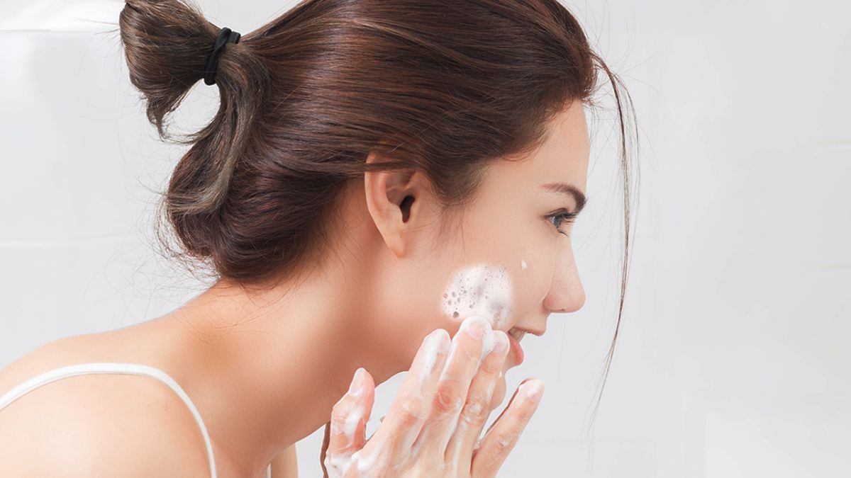 Cómo hacer una limpieza facial en casa en 3 simples pasos | Belleza
