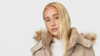 Bershka vs Stradivarius: Estos son los dos plumíferos o chaquetas low cost más buscadas