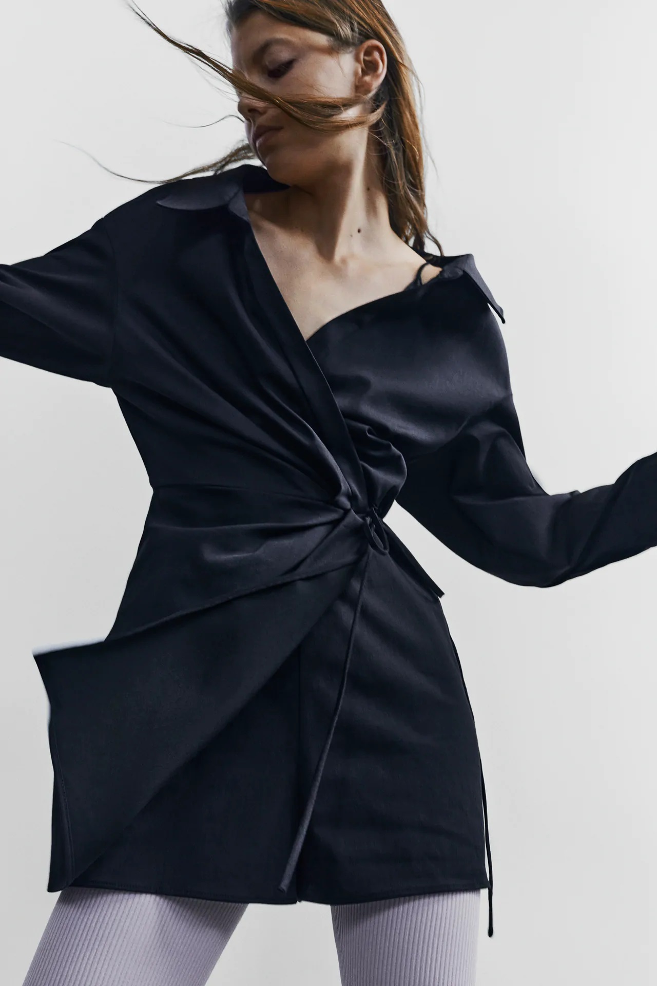 Este es el vestido de Zara que reúne las tendencias del otoño y te solucionará más de un look
