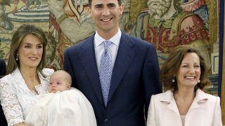 La reina Letizia, el rey Felipe y Paloma Rocasolano en el bautizo de la infanta Sofía/Gtres