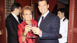 Carmen Sevilla y su hijo Augusto Alguero en una imagen de archivo / Gtres