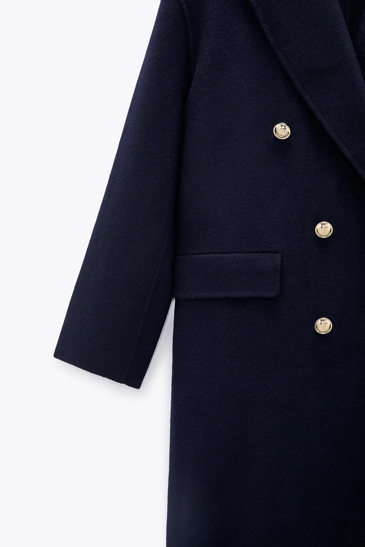 El gran chollo de Zara, un abrigo de lana cruzado con un descuento del 50%