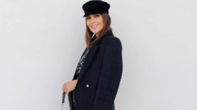 Paula Echevarría luce barriga con una chaqueta de Mango que marca tendencia