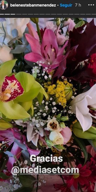 Ramo de flores que regala Mediaset a Belén Esteban./ Instagram @belenestebanmenendez