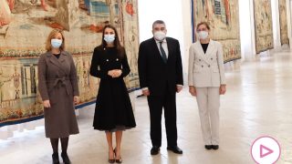 La reina Letizia durante la exposición /Casa de S.M. el Rey