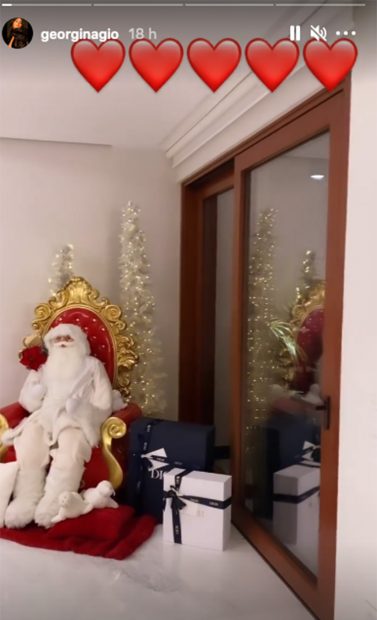 Figura de Papá Noel en la casa de Georgina Rodríguez y Cristiano Ronaldo./Instagram @georginagio
