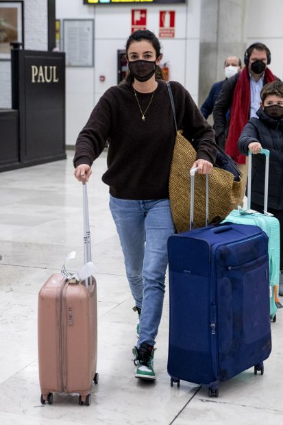 Blanca Romero llegando al aeropuerto de Madrid/Gtres