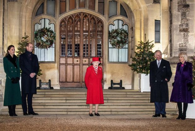 Debido al empeoramiento de la situación, la Reina y el duque de Edimburgo no podrán compartir mesa y mantel en Navidad con el resto de la familia/Gtres