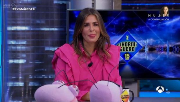 Nuria Roca dejaba claro que no estaba celosa por este 'amor' de su marido, y explicaba que en casa, cada vez que sale la actriz en televisión, Juan le llama "mi Miren"/Atresmedia