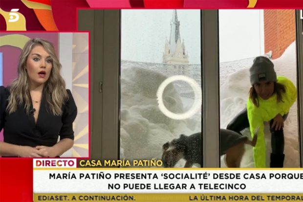María Patiño muestra su casa llena de nieve./'Socialité'