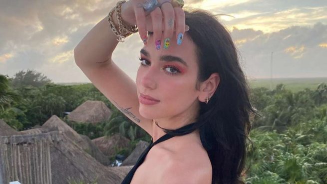 ¿Quieres el look maquillaje rosa de Dua Lipa? Sigue estas claves