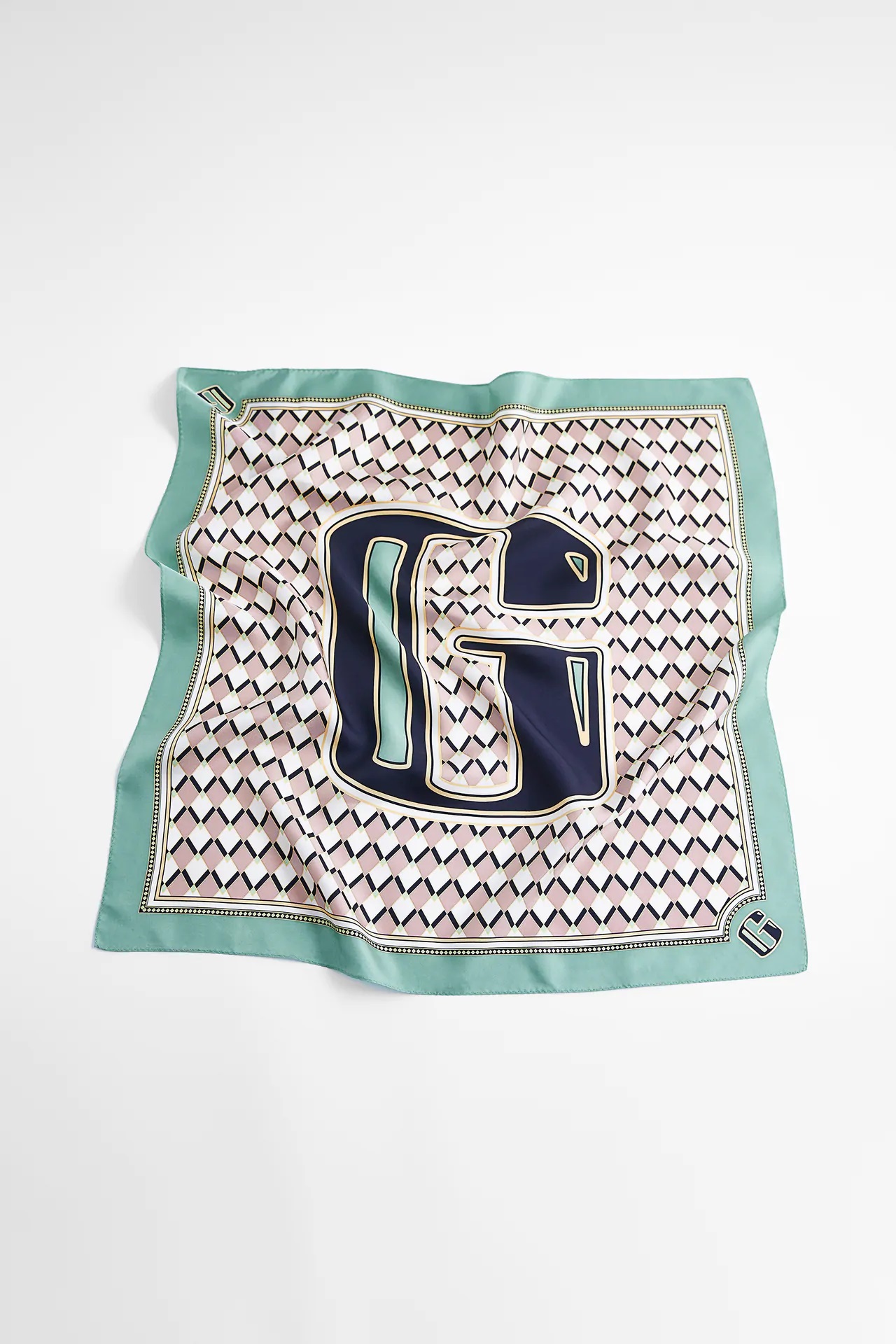 Zara: los pañuelos con iniciales que hubieran fascinado a Bradshaw | Inditex