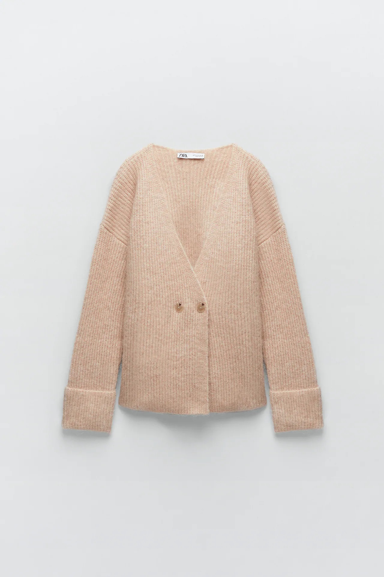 Amelia Bono personifica la sencillez y la comodidad con esta chaqueta de Zara
