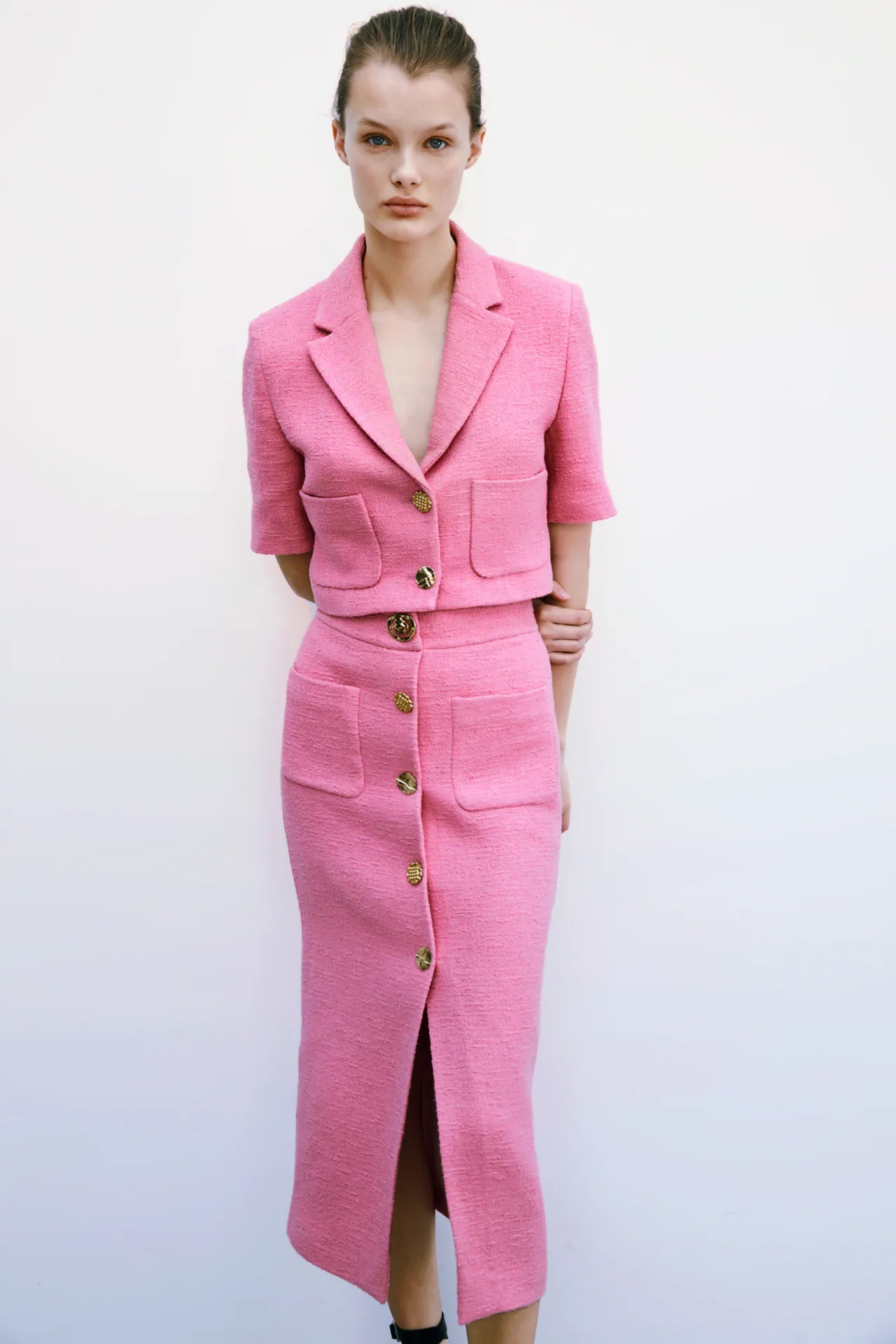 educador Panorama novedad Moda: Zara tiene una versión más femenina y barata del traje rosa de Letizia