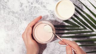 Con distintos tips podrás preparar la piel para la primavera gracias al uso de un yogur