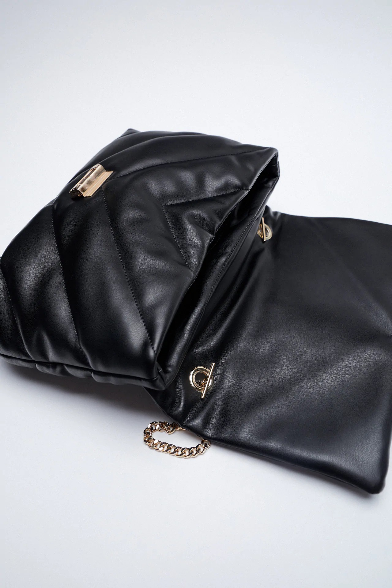 Zara crea un clon del bolso más vendido de YSL de 1.600 euros | Inditex