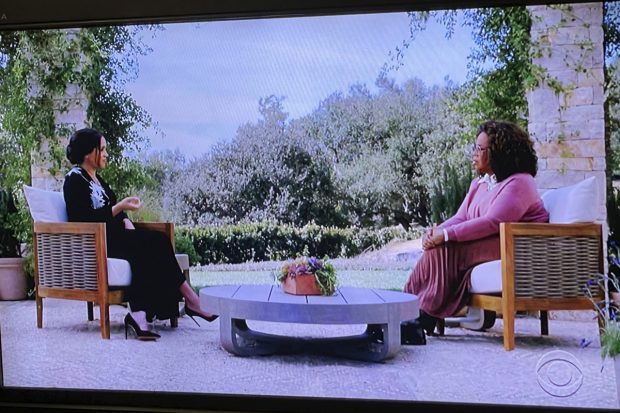 Meghan Markle en la entrevista con Oprah Winfrey./Gtres