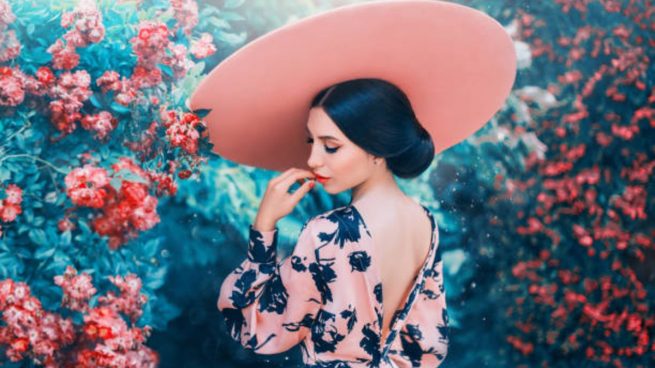 Maquillaje a juego con un vestido floral: que maquillaje elegir