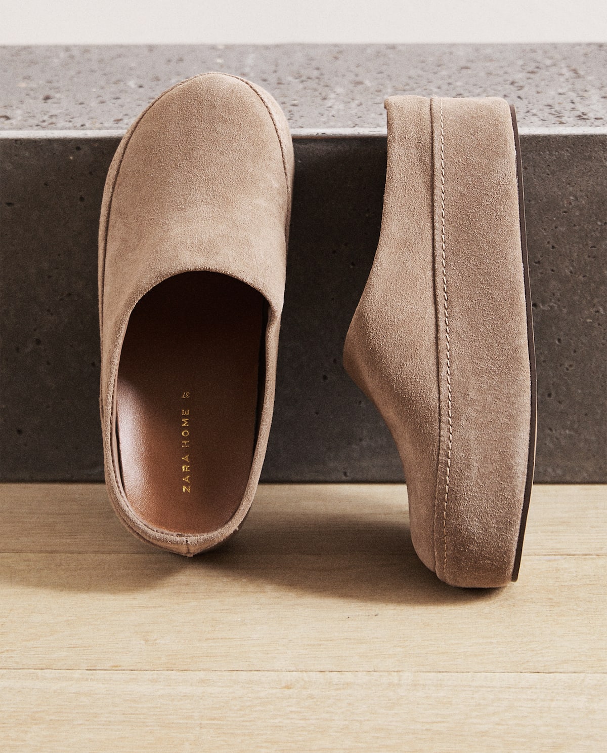 Zara Home tiene las zapatillas de ir por casa de piel low cost inspiradas en UGG