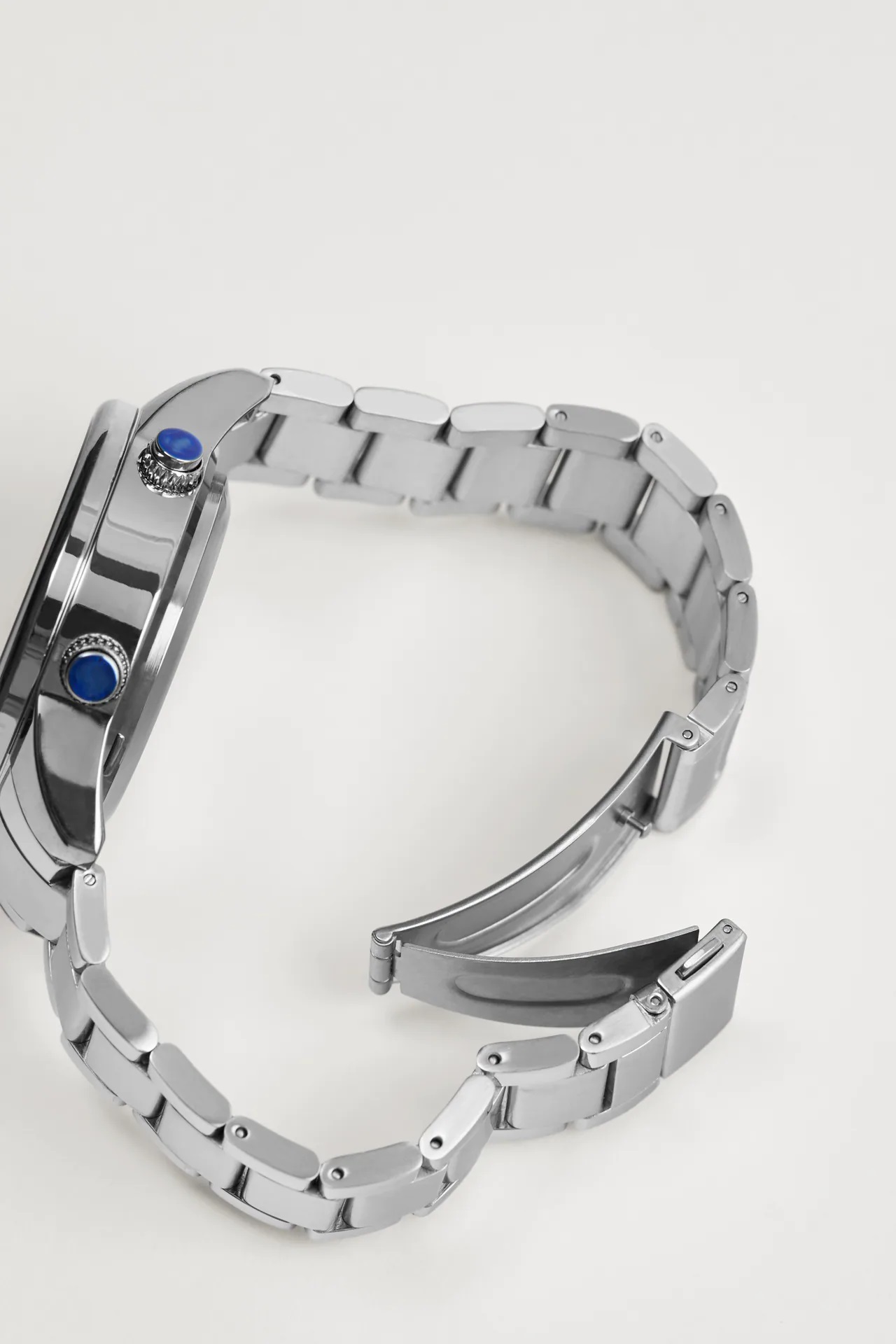 El complemento ideal a todos tus looks el reloj inteligente low cost de Zara