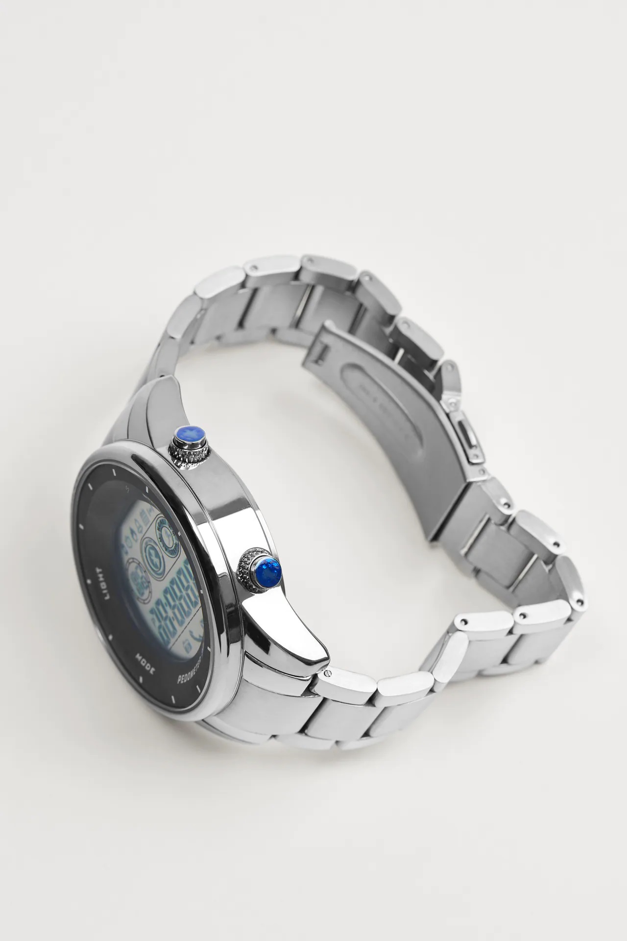 El complemento ideal a todos tus looks el reloj inteligente low cost de Zara