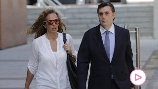 Rocío Carrasco a la llegada a un juicio junto a su abogado, Javier Vasallo / Gtres