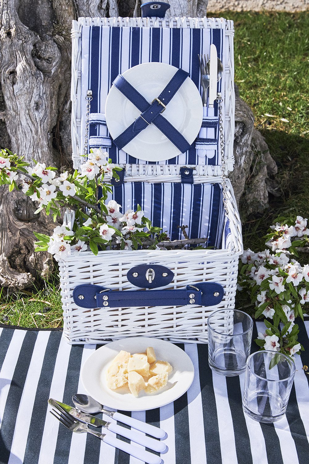 Cristina Oria vende la cesta de picnic para esta primavera 2021