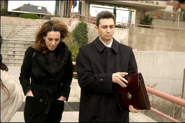 Rocío Carrasco junto a su abogado en una imagen de archivo./Gtres