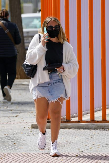 La hija de Antonio David Flores por las calles de Málaga./Gtres