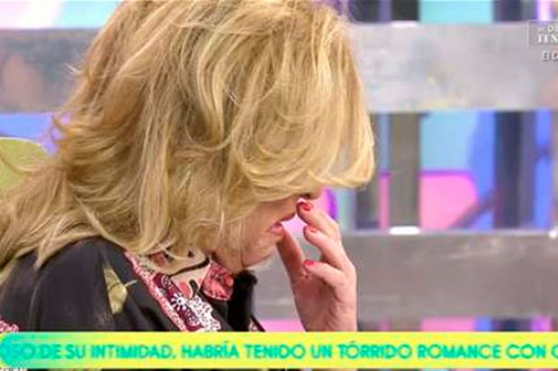 Lydia Lozano no ha podido reprimir las lágrimas al acordarse de su hermano / Mediaset