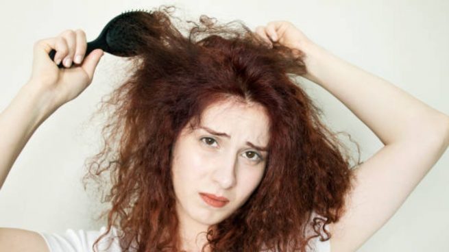 Cómo peinar el cabello rizado antes del lavado para evitar daños y roturas