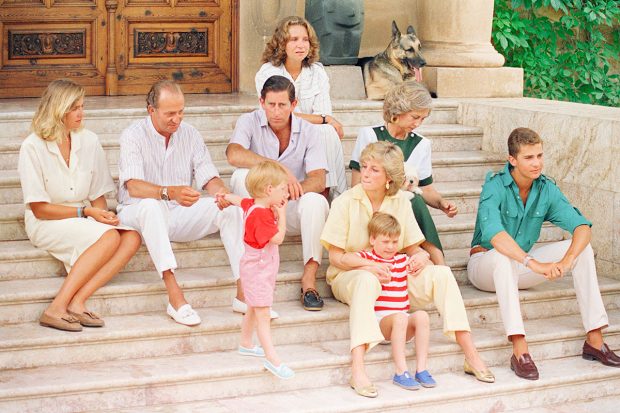 Reyes Juan Carlos y Sofía, Felipe VI, Infantas Elena y Cristina, Carlos de Inglaterra, Lady Di
