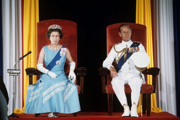 La reina Isabel II y el duque de Edimburgo en una imagen de archivo./Gtres