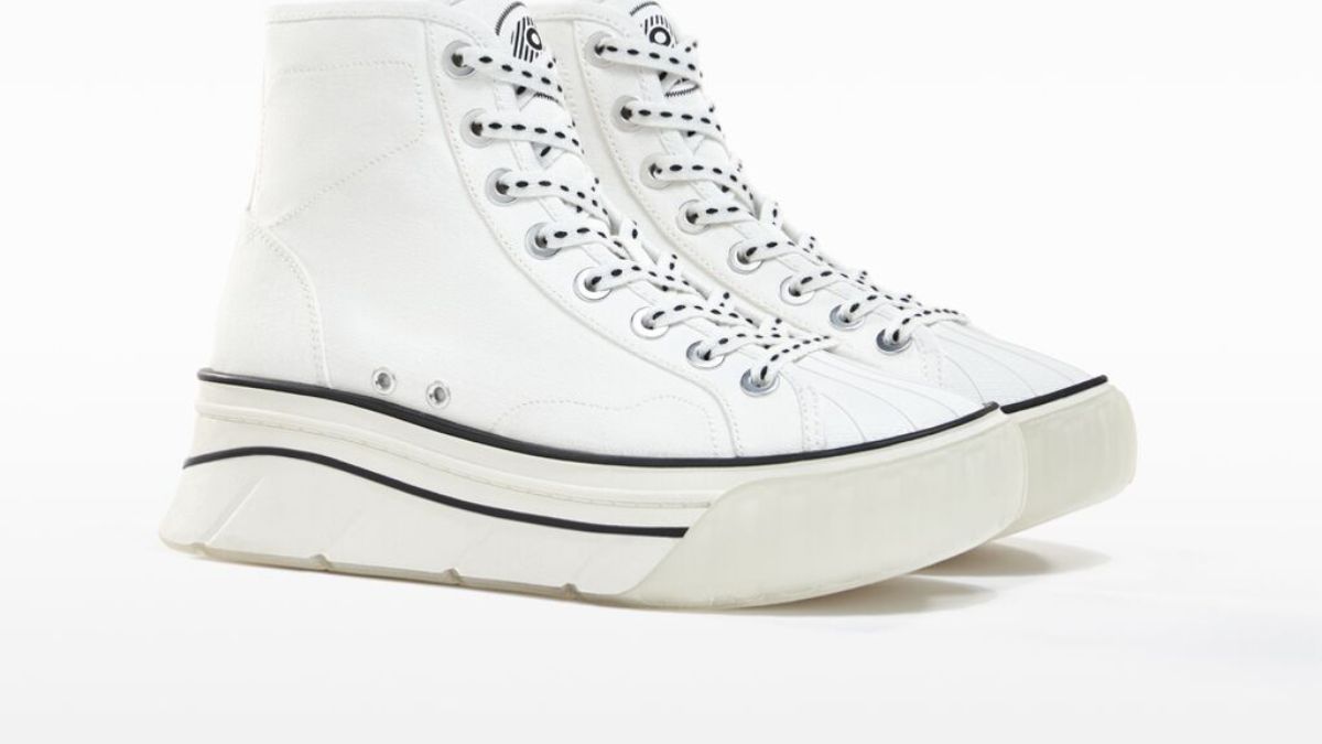 Bershka rebaja sus zapatillas estilo Converse plataforma | Moda