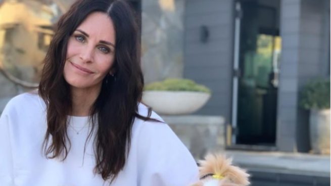 Courtney Cox triunfa como Mónica de Friends con esta receta de pollo saludable