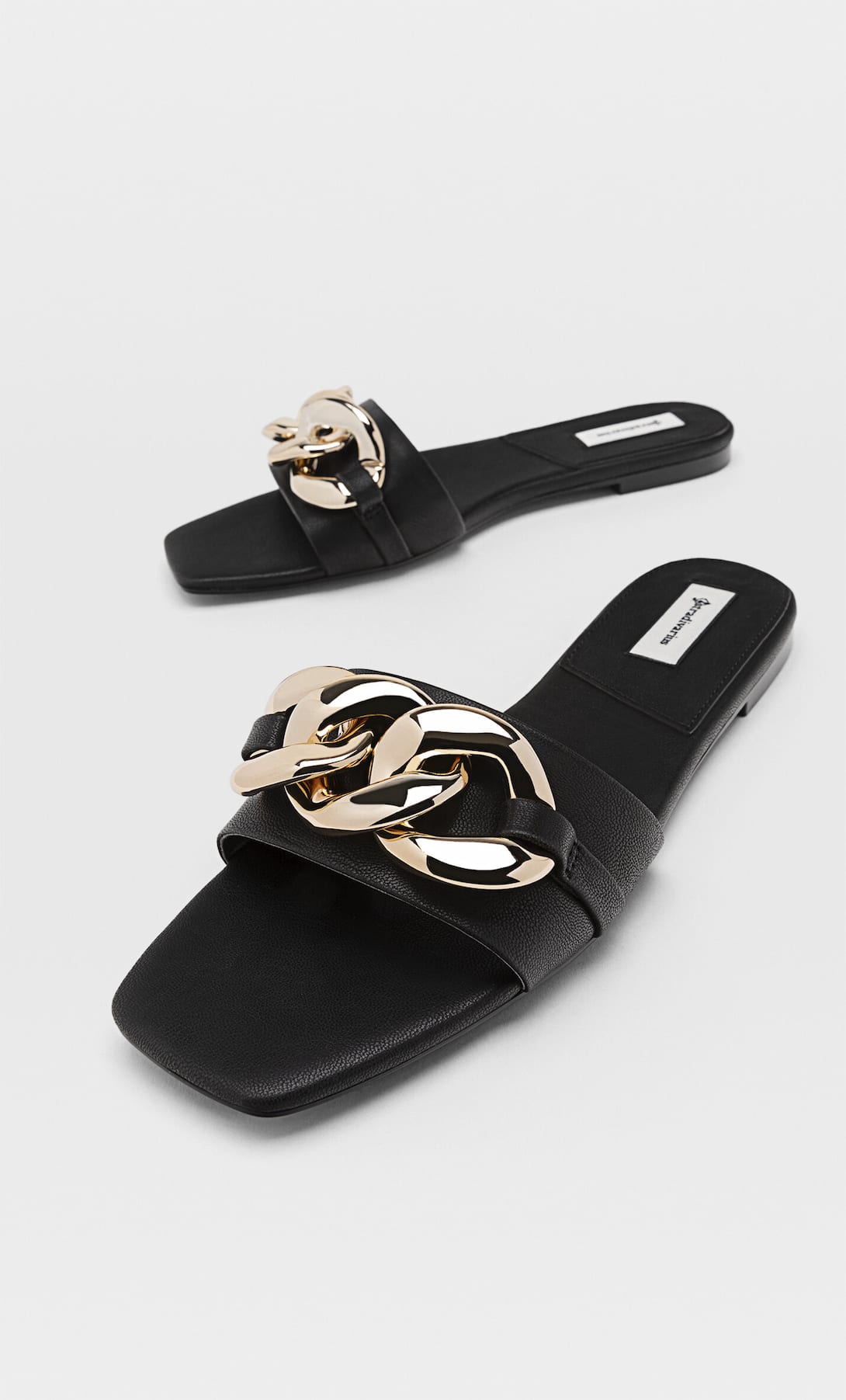 apoyo Planificado Traer Estas son las sandalias planas de Stradivarius inspiradas en Gucci